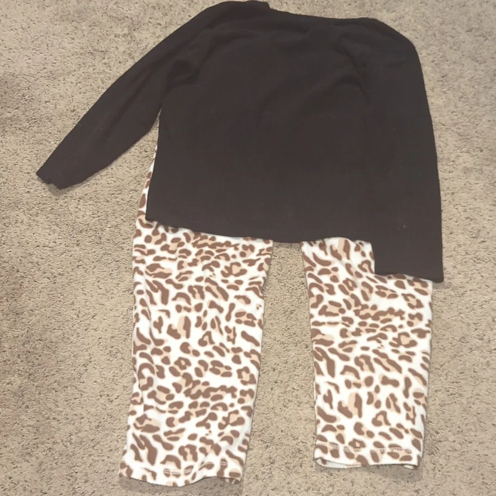 Dearfoams Black Top with Leopard Print Pajama Set - Picture 6 of 7